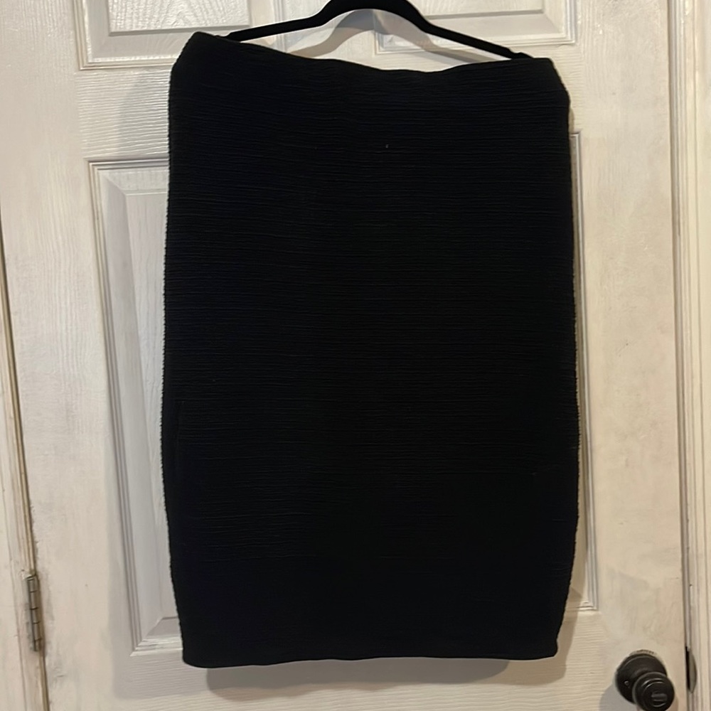 Black stretchy pencil skirt